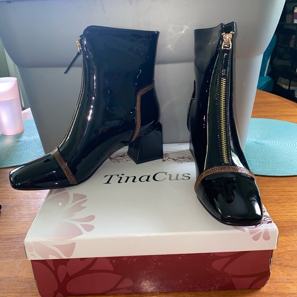 Tinacus brand new black boots